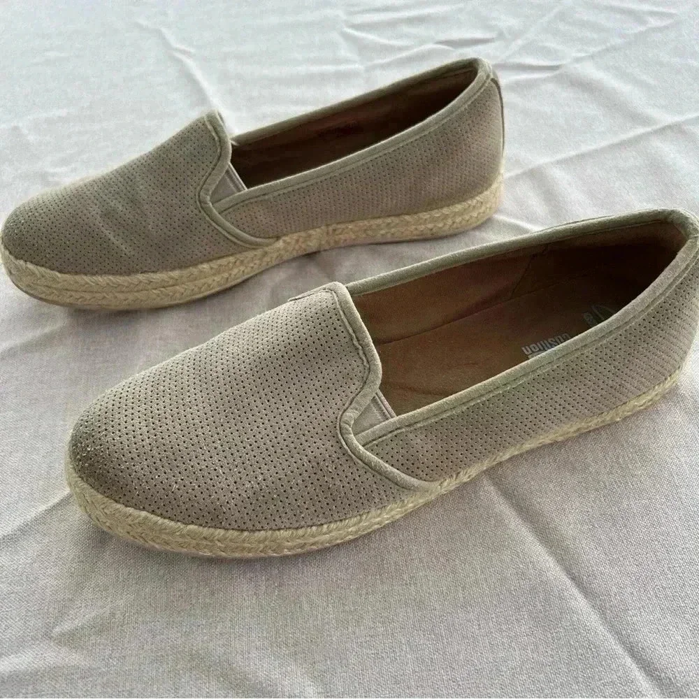 Clark’s collection soft Danelly cushion tan suede  espadrilles.